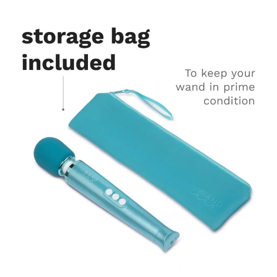 Le Wand Dive submerged in water – IPX8 waterproof feature