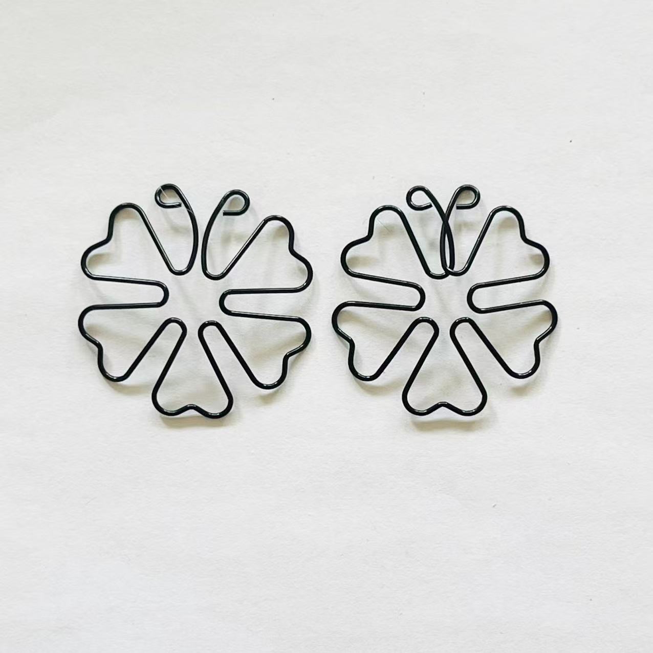 Pair of clover-shaped non-piercing metal nipple rings