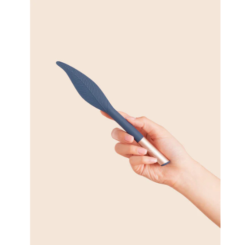 Deia Vibrating Feather – Featherlight Stimulation