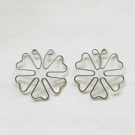 Pair of clover-shaped non-piercing metal nipple rings