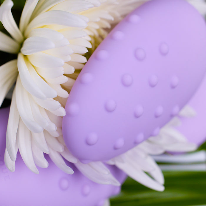 Je Joue Mimi Deux Double Sided Clitoral Vibrator – Lilac front view with dual textures