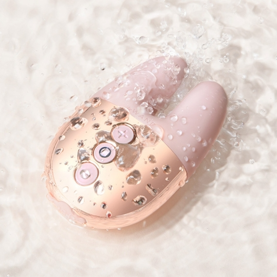 Compact rechargeable clitoral stimulator with 15 modes