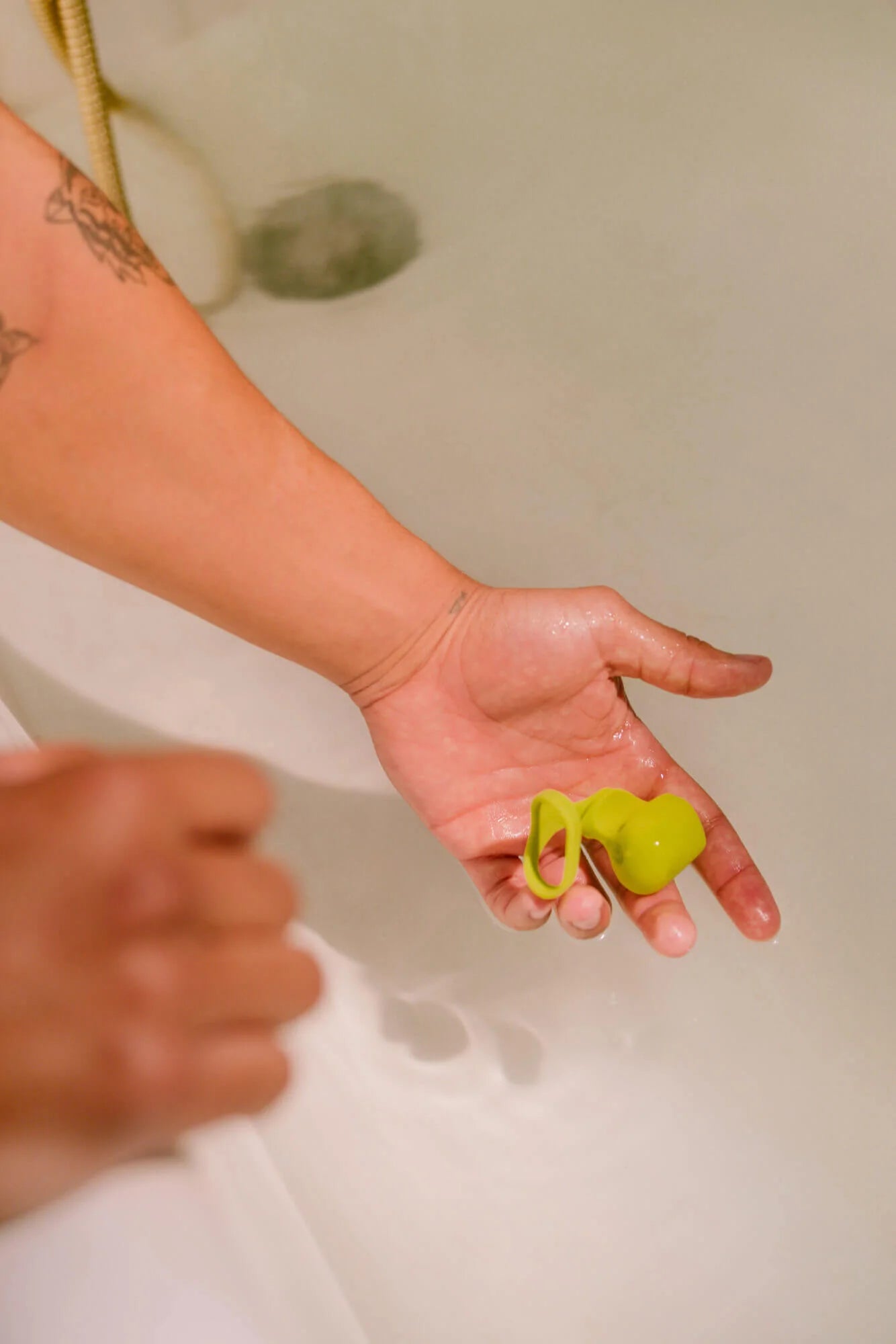 Dame Fin finger vibrator with optional strap in soft silicone