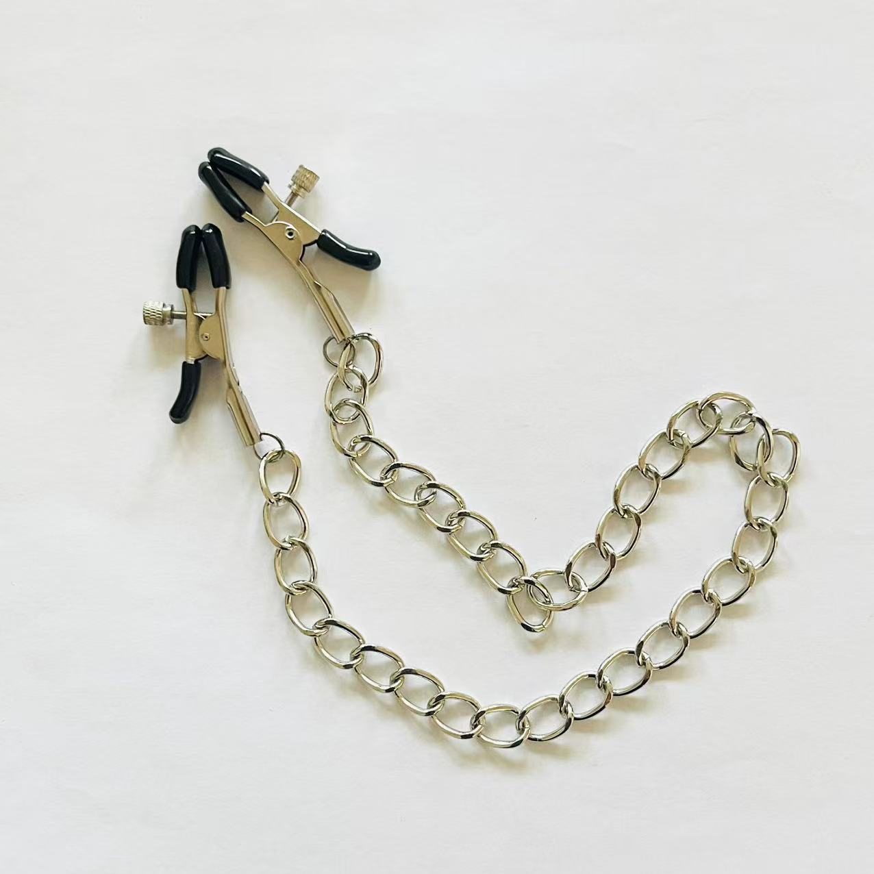 Adjustable stainless steel nipple clamps with bold loop chain and rubber tips 