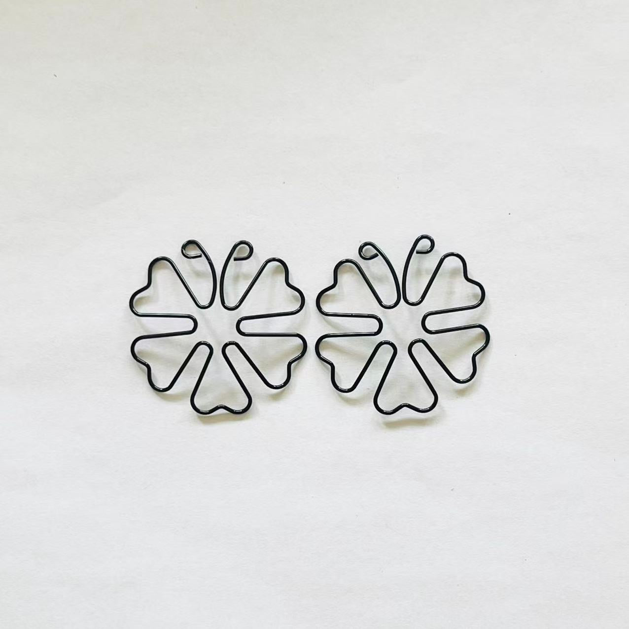 Pair of clover-shaped non-piercing metal nipple rings
