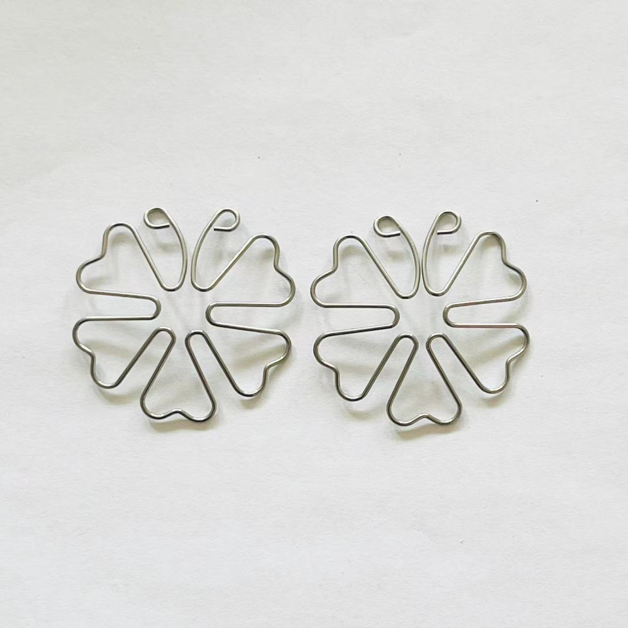 Pair of clover-shaped non-piercing metal nipple rings