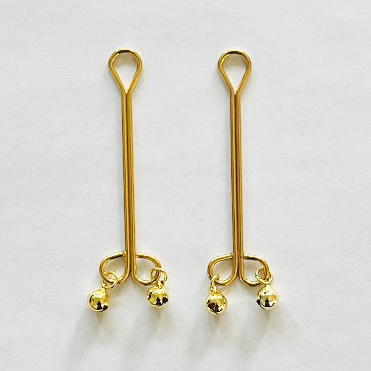 Minimalist Gold Nipple Clamps with Loop Base – Modern Stainless Steel Design for Elegant BDSM Play