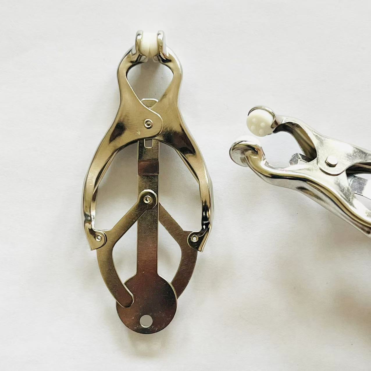Silver Clover Nipple Clamps – Adjustable Pressure BDSM Jewelry for Intense Play