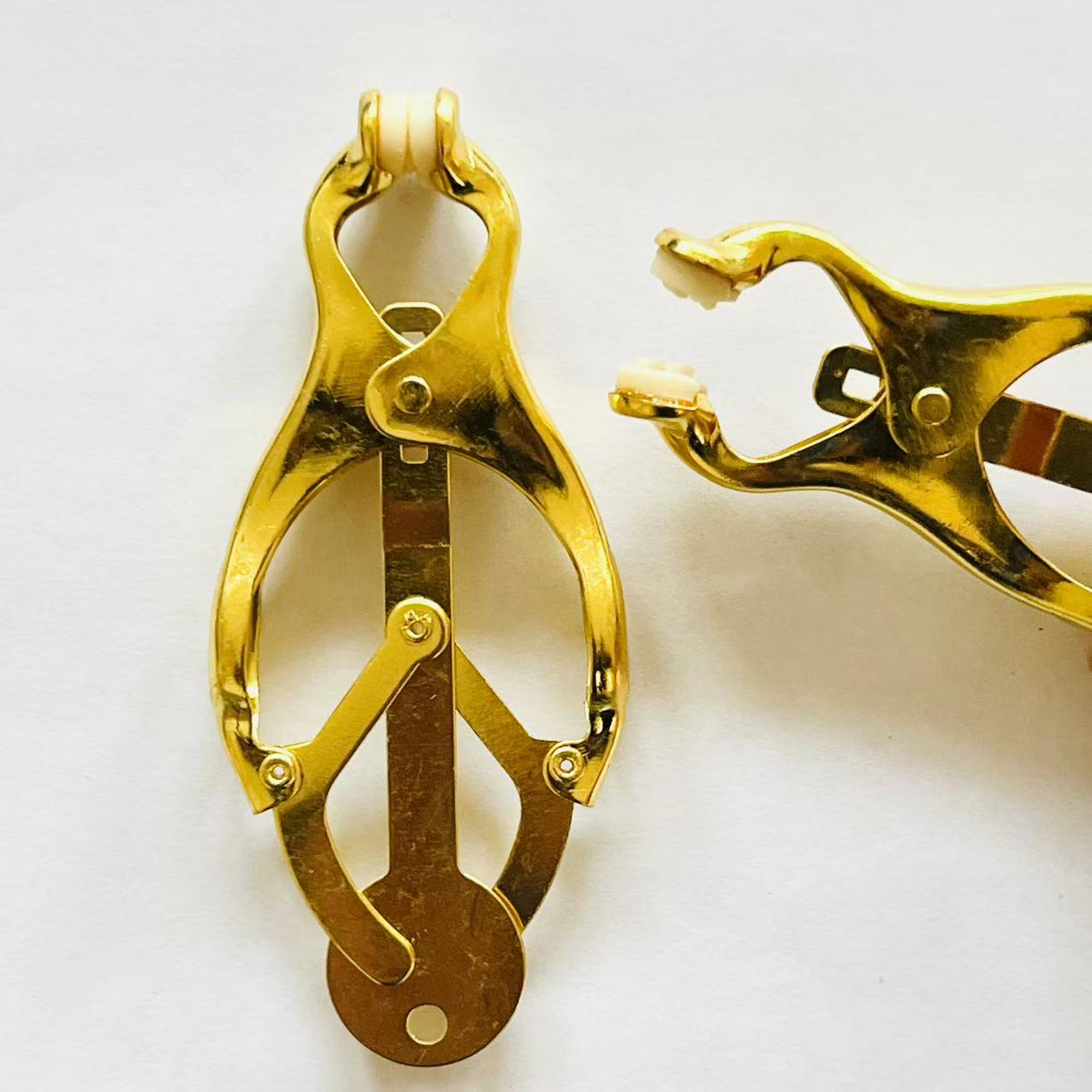 Gold Clover Nipple Clamps – Adjustable Pressure BDSM Jewelry for Intense Play