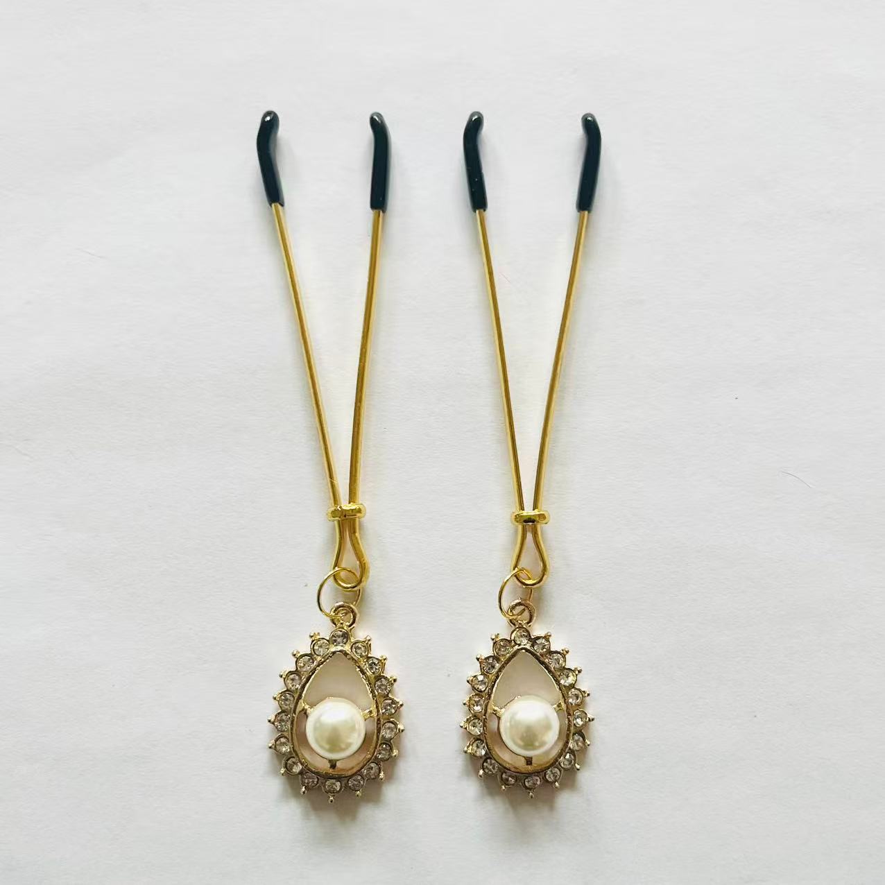 Gold nipple clamps with teardrop charm and faux pearl center – PurpleNight.ca