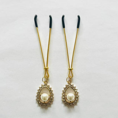 Gold nipple clamps with teardrop charm and faux pearl center – PurpleNight.ca
