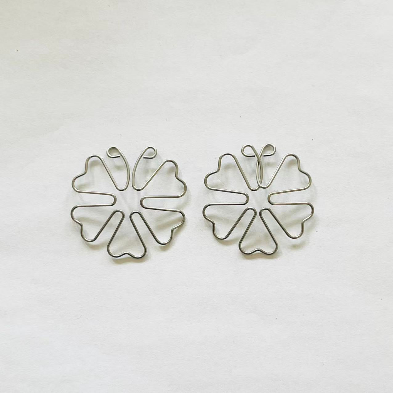 Pair of clover-shaped non-piercing metal nipple rings
