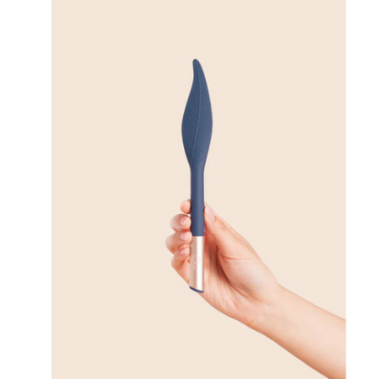Deia Vibrating Feather – Featherlight Stimulation