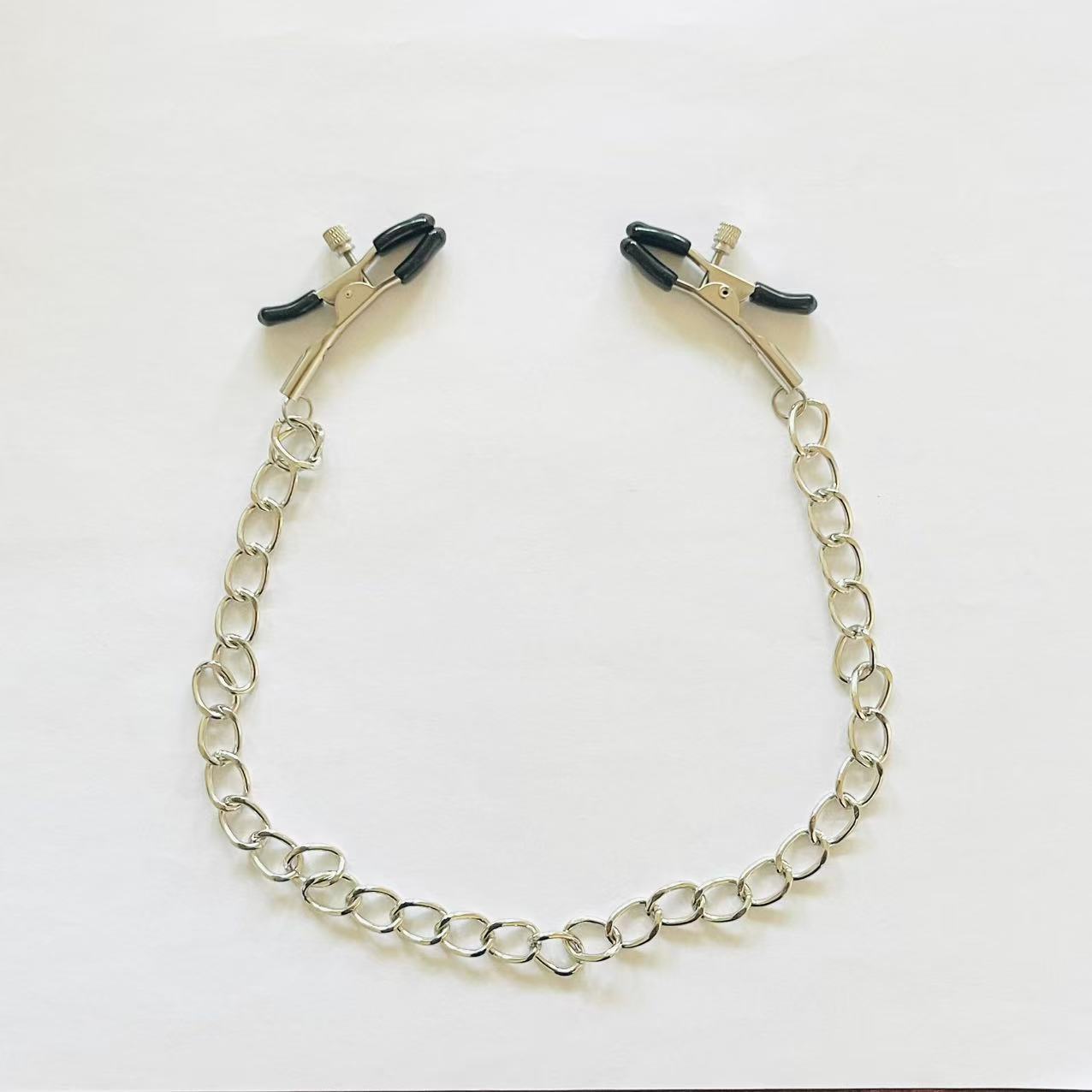 Adjustable stainless steel nipple clamps with bold loop chain and rubber tips 