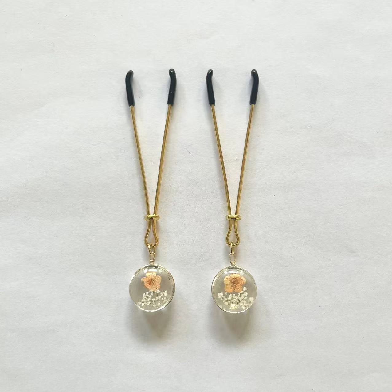 Gold nipple clamps with globe resin charm containing dried flowers – PurpleNight.ca