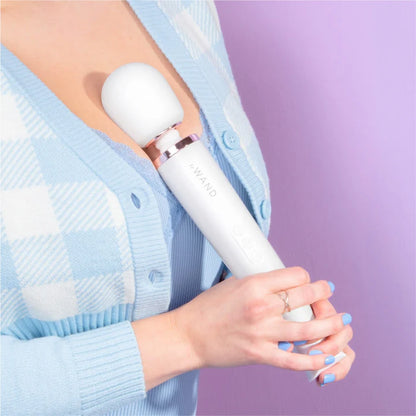 Full-size cordless wand with silicone head and flexible neck