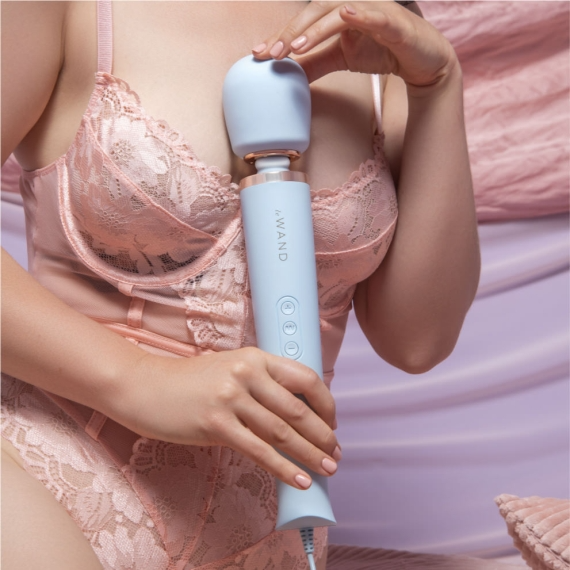 Le Wand Plug-In Vibrating Massager – Unlimited Power, Classic Style